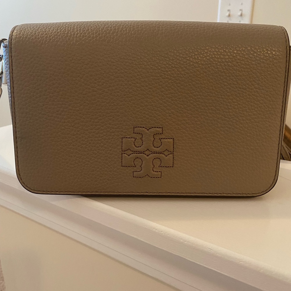 Stylish Tory Burch French Gray crossbody bag NWT